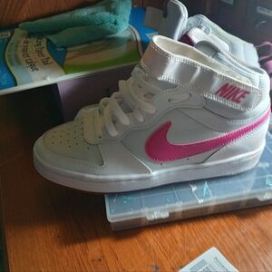 Brand new Nike Mid